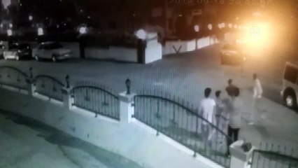 Adana'daki bıçaklı kavga - Kavga anı kamerada