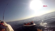 İzmir Menderes Açıklarında Fiber Teknede 15 Kaçak Yakalandı