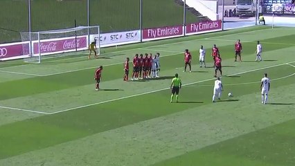 Vinicius marque un coup franc somptueux