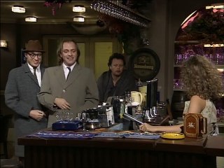 Bottom S02E02 - Parade