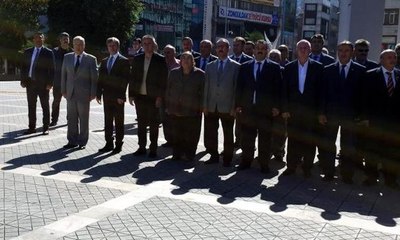 Vali, küsüp töreni terk etti