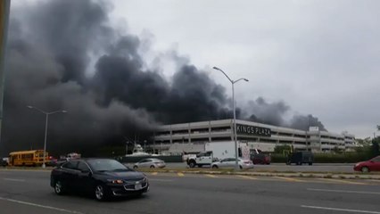 Скачать видео: Kings Plaza Fire: Brooklyn Shopping Center Fire Engulfs Cars