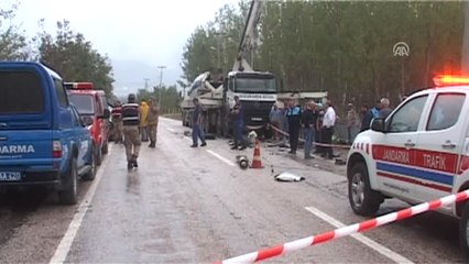 Otomobil Beton Pompası Aracına Çarptı: 1 Ölü