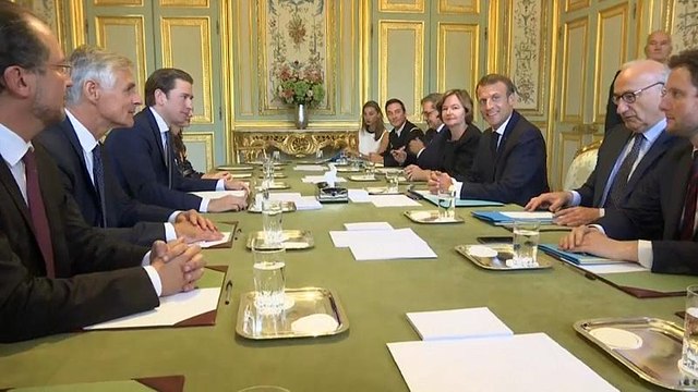 Макрон и Курц обсудили миграционную политику