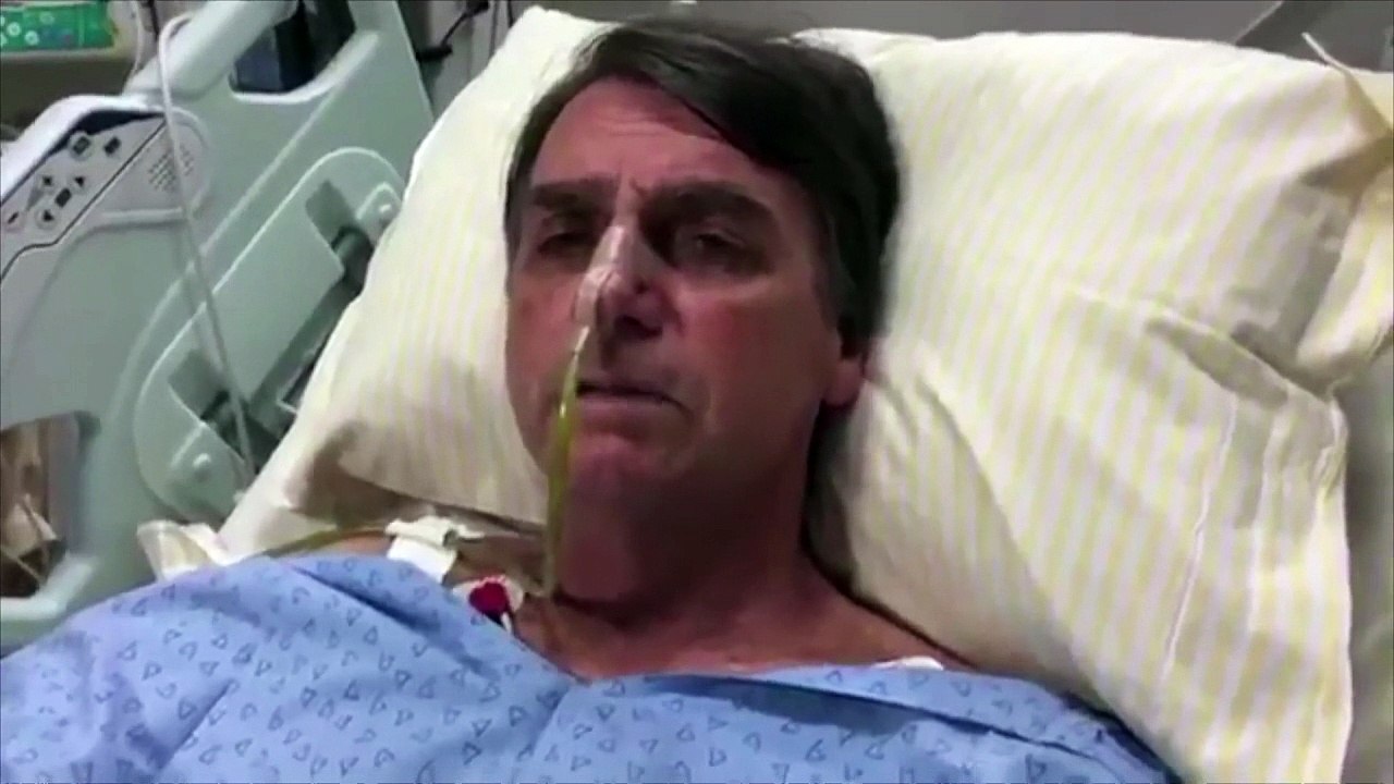 Candidato brasileño Bolsonaro discursa desde su cama de hospital