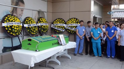 Başhekimi olduğu hastanede ölen genç doktor son yolculuğuna uğurlandı