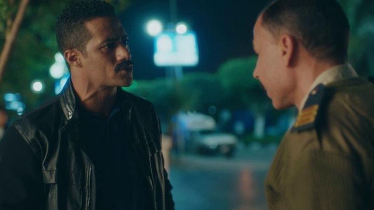 مسلسل نسر الصعيد – زين القناوي يضرب أمين شرطة أعتدى على سيدة مسنة