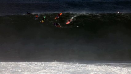 Bianca Valenti Scratches Into a Puerto Escondido Bomb