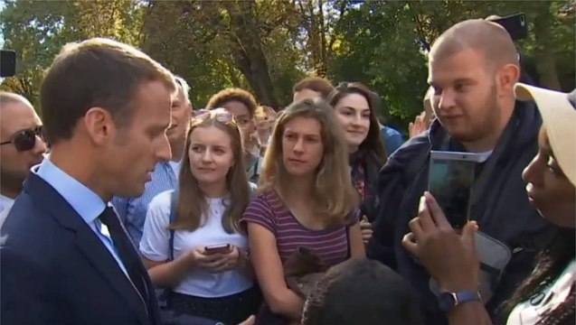 Emmanuel Macron : Je traverse la rue, je vous en trouve du travail...