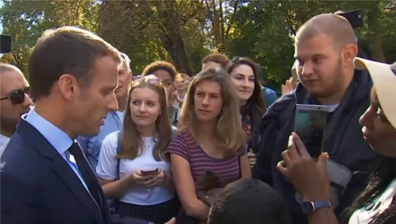 Emmanuel Macron : "Je traverse la rue, je vous en trouve" du travail...