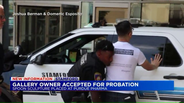 Man Accused of Using Toddler to Steal Prizes Out of Machine