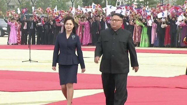 [남북정상회담 현장영상] 김정은 위원장, 문 대통령 직접 영접 / YTN