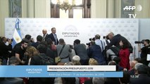 Argentina presenta presupuesto austero y espera acuerdo con FMI