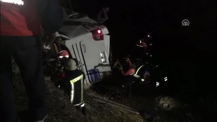 Afyonkarahisar'da Yolcu Otobüsü Devrildi: 25 Yaralı(1)