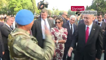 Bakü Erdoğan ve İlham Aliyev Vatandaşları Selamladı