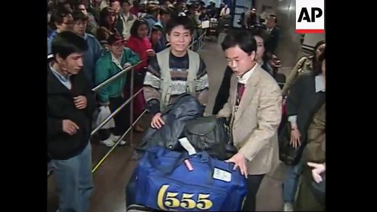 台海危机第二年克林顿接见江泽民 著名政治犯鲍戈在两国首脑谈判后获释赴美即宣布拟创建中华民主联邦以结束台湾分裂状态 （美联社1997年11月5日）