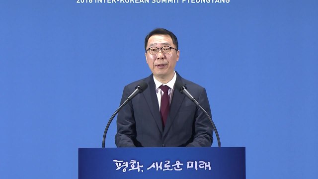 [남북정상회담 현장영상] 남북정상 잠시 뒤 첫 회담...윤영찬 수석 오후 브리핑 / YTN