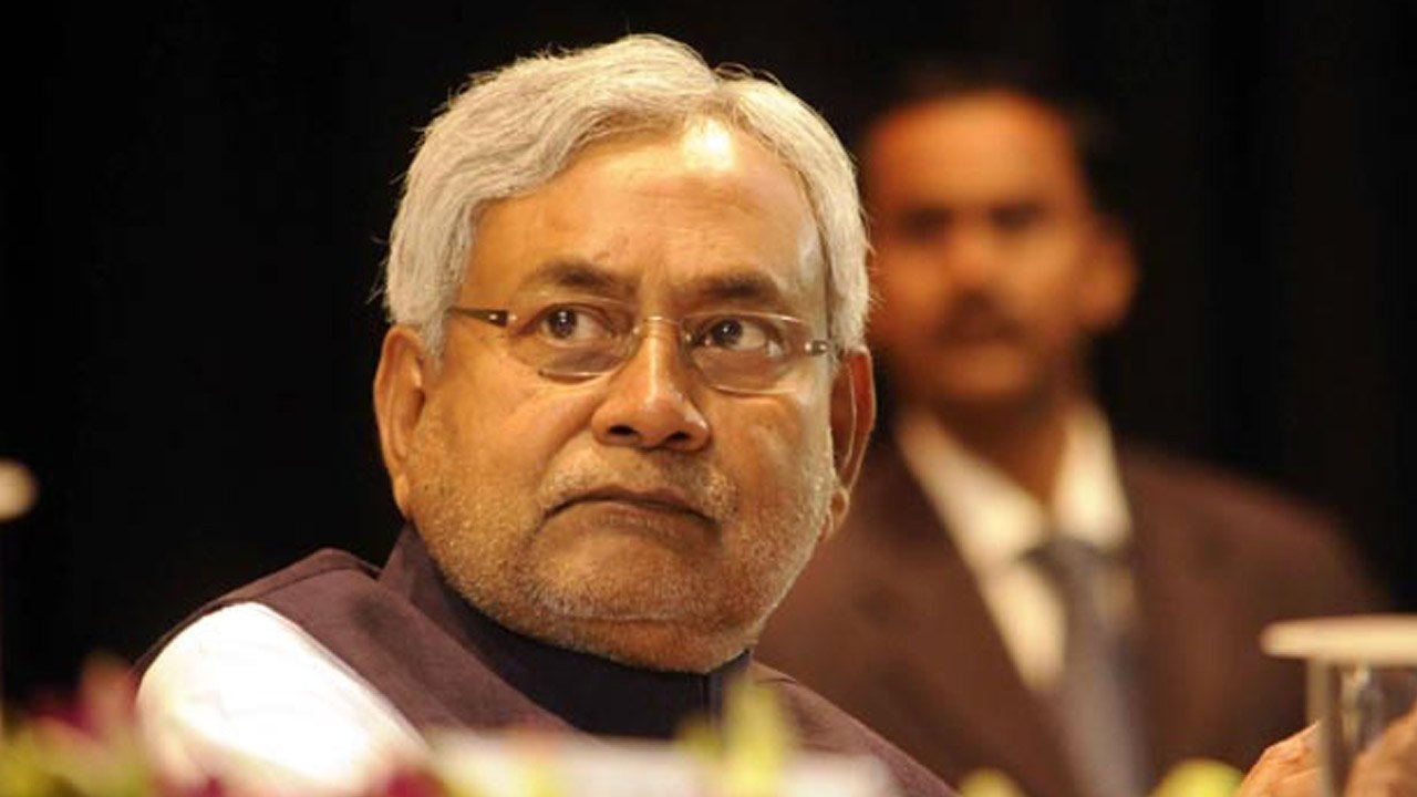 Nitish Kumar हुए AIIMS में भर्ती, आंख और घुटने...