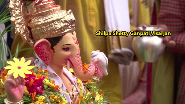 Shilpa Shetty's CRAZY Dance On Nasik Dhol @Ganpati Visarjan 2018 With Family-Raj Kundra & Son Viaan