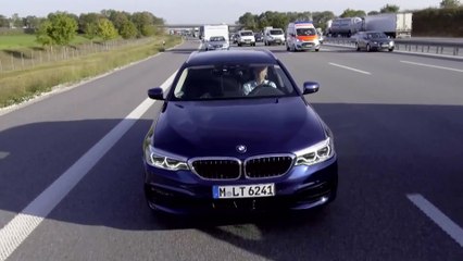 Neues Sicherheits-Feature für BMW Fahrzeuge - Live-Hinweis zur Bildung einer Rettungsgasse