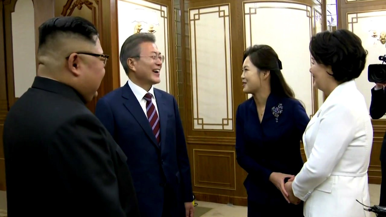 [남북정상회담 현장영상] 백화원에서 만난 두 정상 부부...대화 내용 들어보니 / YTN