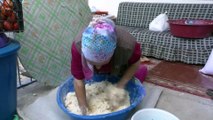 Yozgat’ta yufka ekmekler imece usulüyle hazırlanıyor