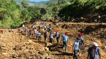 بحث مضنٍ في الفيليبين عن ضحايا انهيار أرضي جراء الإعصار مانغخوت