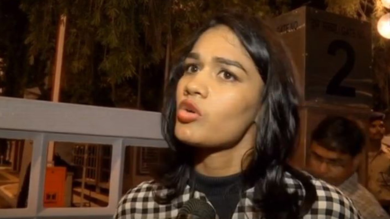 Babita Phogat ने लड़कियों के खिलाफ बढ़ते अपराध पर Modi Government को दिया सुझाव | वनइंडिया हिंदी