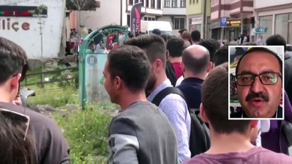 Öğrenciler Kart Alabilmek İçin Saatlerce Bekledi