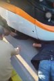 Eskişehir'de, 17 Yaşındaki Genç Karşıya Geçerken Tramvayın Altında Kaldı! Dehşet Anları Kamerada