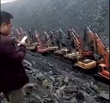 En chine ils ne rigolent pas niveau engins de chantier