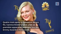 Ultra sexy, l’actrice Kirsten Dunst fait sensation sur le tapis rouge des Emmy Awards