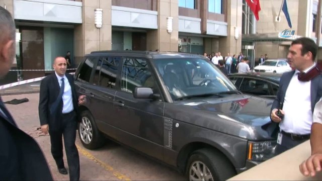 Levent'te silah sesleri... İş kuleleri önüne gele bir şahıs, havaya ateş açtı