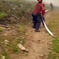 Une tornade de feu vole la lance des pompiers