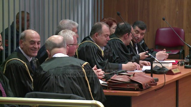 Ermal Hoxhës i’u fal burgu, gjykata e la në shërbim prove - Top Channel Albania - News - Lajme