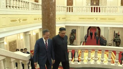 '북 체제 상징' 노동당사..."문 대통령에 대한 최고 예우" / YTN