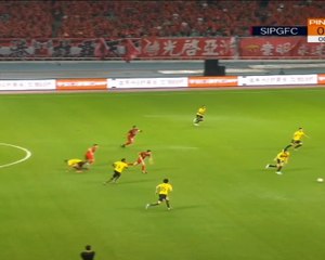 لقطة:كرة قدم:اوسكار يلمع بتمريرتين ساحرتين أبقى من خلالهما شانغهاي في القمة