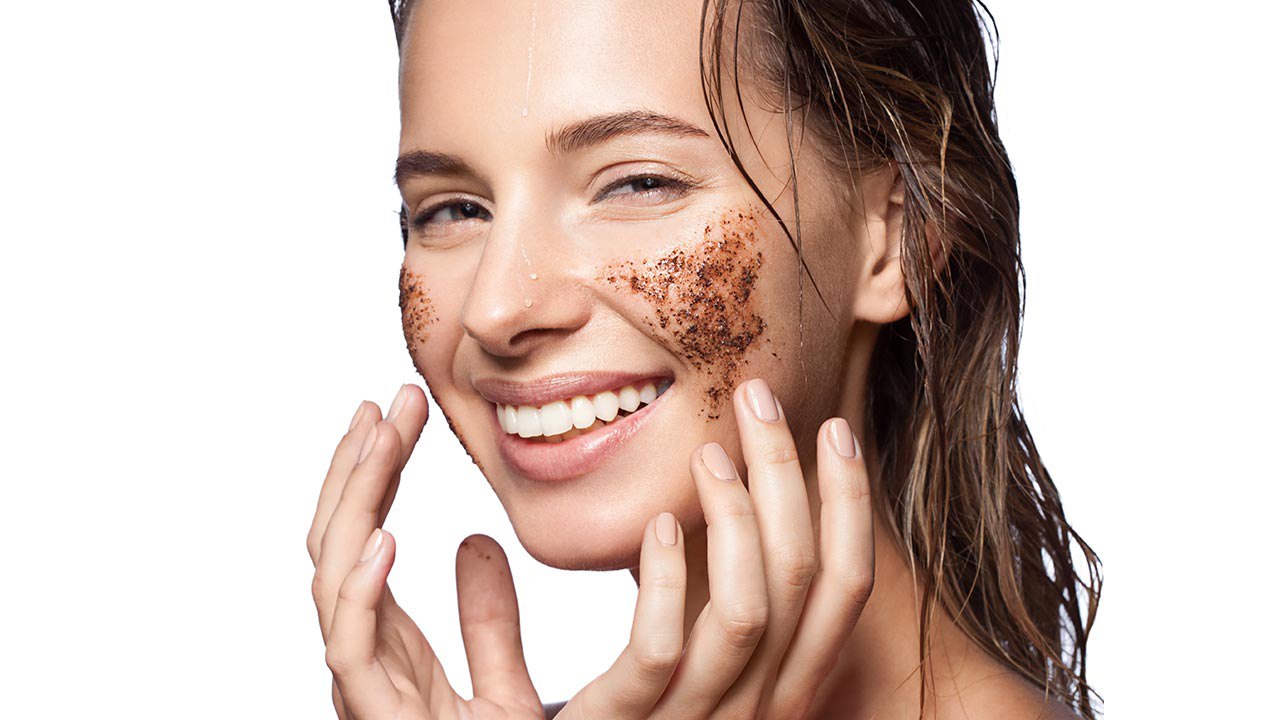 Exfoliation Mistakes: कहीं आप भी तो नहीं करते स...