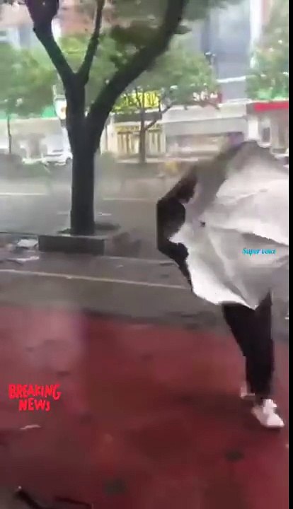 അമേരിക്കയിൽ കൊടുങ്കാറ്റ് ആഞ്ഞടിക്കുന്ന ഭീകര കാഴ്ച.. 