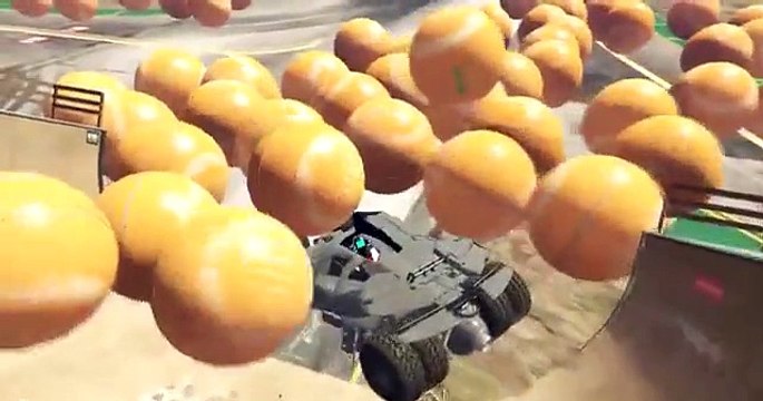 La historieta del hombre araña con Batman coche! Batimóvil para los niños! Canciones Poemas infantil