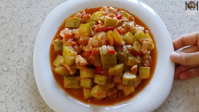 Tavuklu Kabak Yemeği Tarifi - Ev Yemekleri Tarifleri