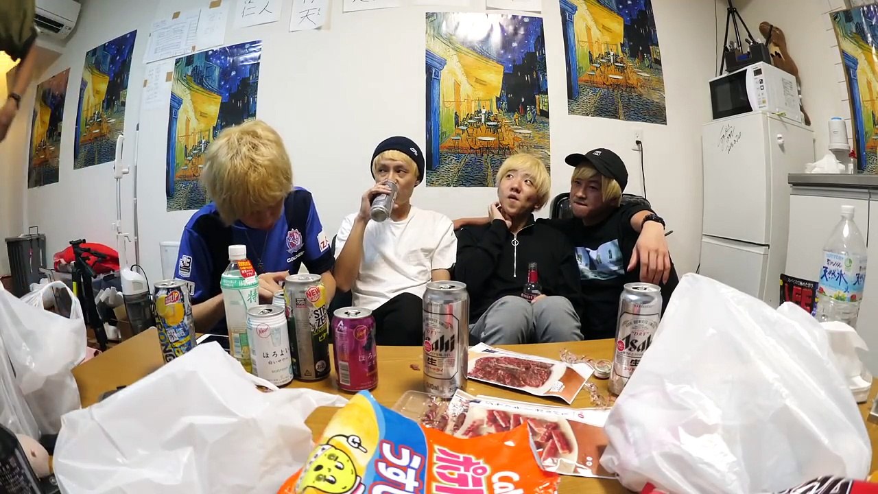 すごい量の酒をイッキ飲みすると思ったら中身が全然違うドッキリ