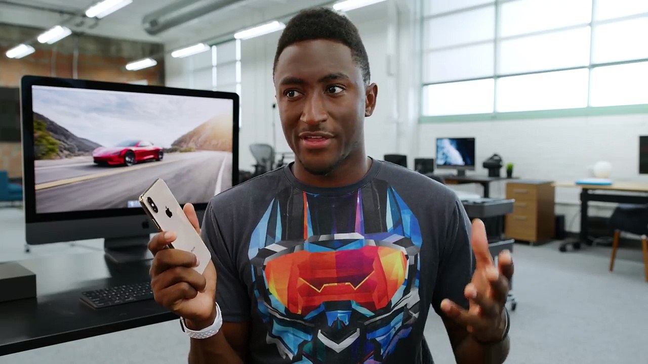 Apple iPhone Xs Review: A (S)mall Step Up!