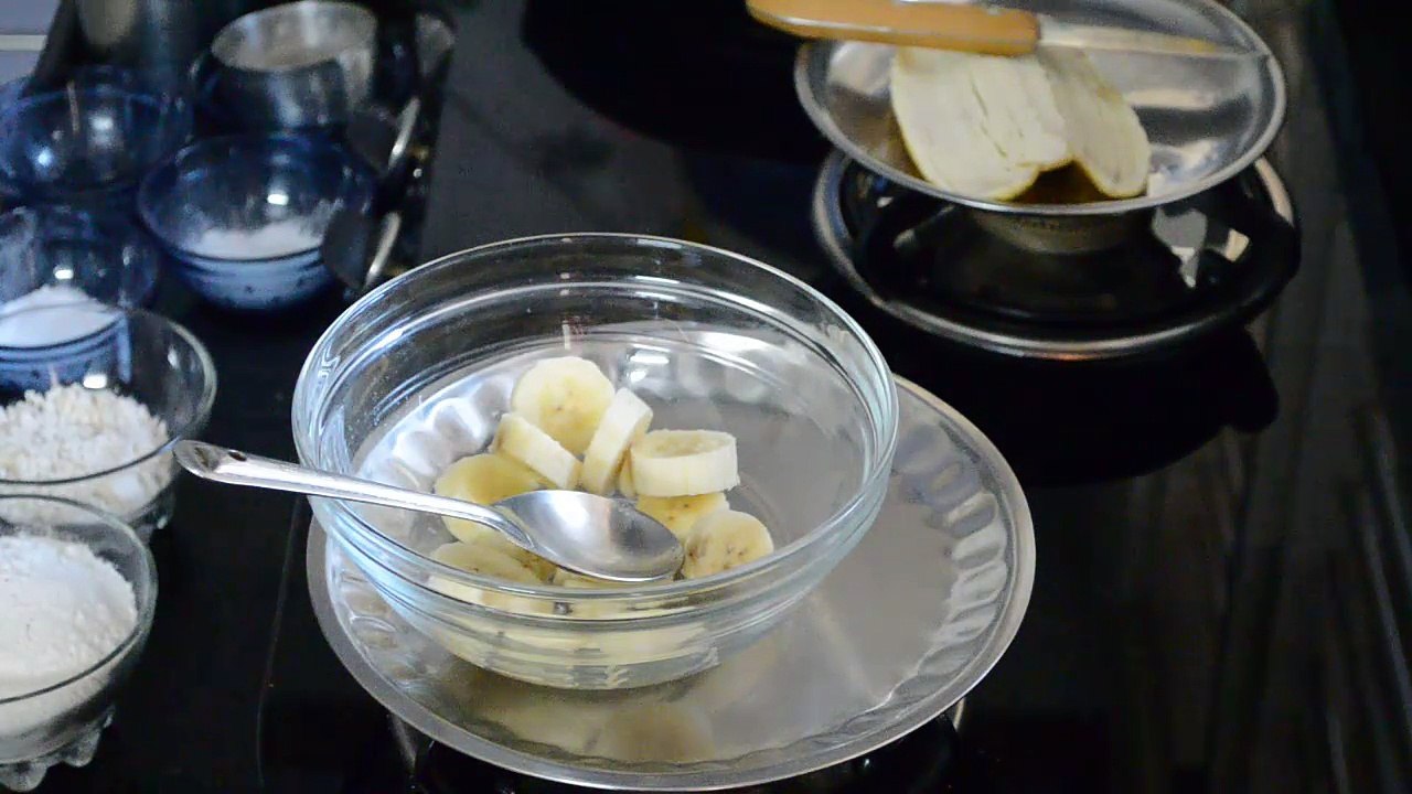 banana pancake recipe in hindi - बनाना पैन केक