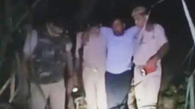 Uttar Pradesh : Encounter breaks out between Police and Criminals | Oneindia News