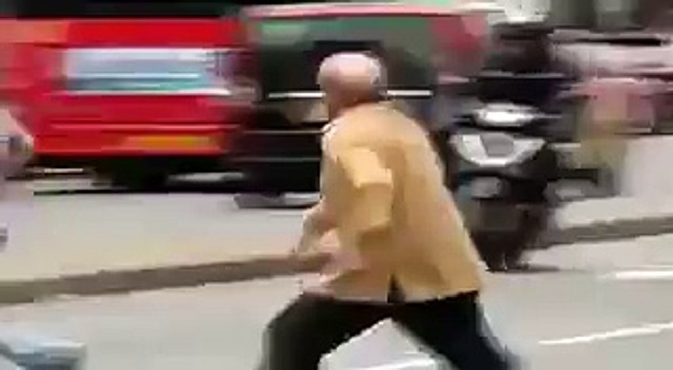 Hahahaha Shabaz Sharif in Londong streets