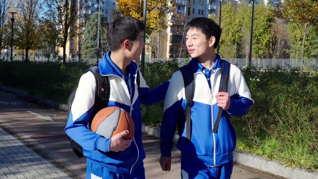 Восточная Молния | Христианский фильм «ТЕБЕ СЕМНАДЦАТЬ? КАК БЫ НЕ ТАК!» Истинная история преследования КПК христиан