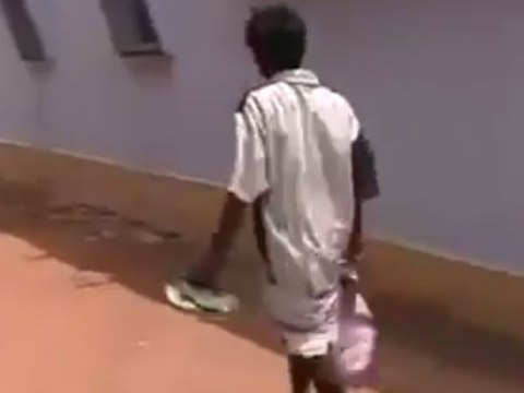 கீழ் சாதிக்காரர்கள் செருப்பு போட்டு போக கூடாதா?
