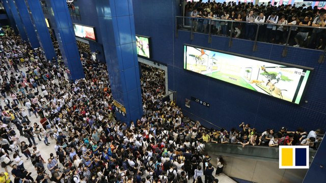 Typhoon Mangkhut brings transport chaos to Hong Kong