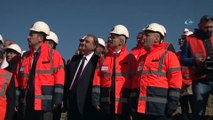 Bakan Mehmet Cahit Turan Ankara-Niğde Otoyolu inşaatında incelemelerde bulundu